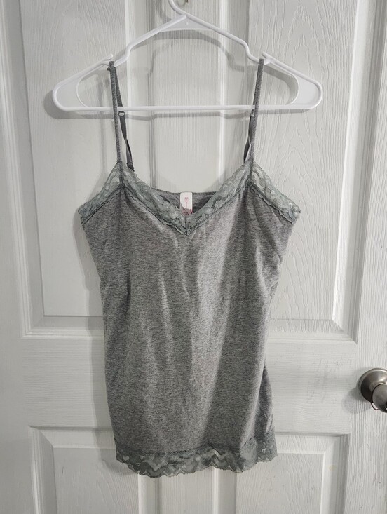 No Boundaries Tops - Vtg Grey lacey y2k adjustable Camisole built in bra stretchy lagenlook layers XL
